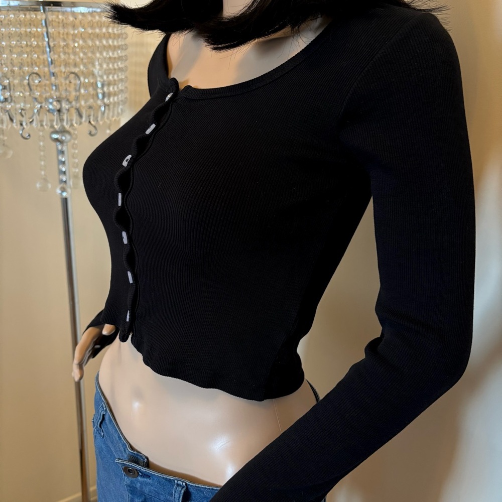Long Sleeve Crop Tee - Picture 3 of 4